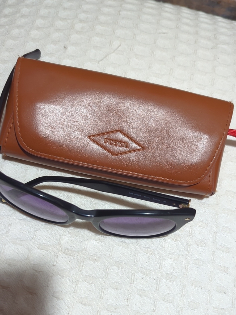 Fossil Women's Round Cat-Eye Sunglasses – Black Frame & Purple Gradient Lenses - Picture 4 of 17